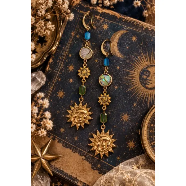 Boucle d'oreille femme pendante thème astral lune soleil astronomie perle bleue verte cabochon brillant ciel étoile double soleil doré