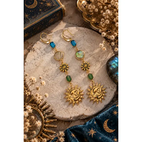 Boucle d'oreille femme pendante thème astral lune soleil astronomie perle bleue verte cabochon brillant ciel étoile double soleil doré