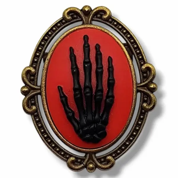Broche gothique romantique – camée main anatomique – bijou artisanal français.