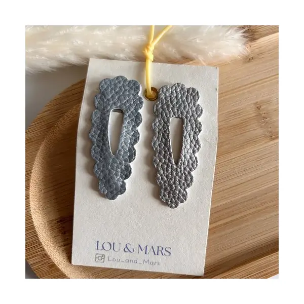 Lot de 2 barrettes en simili cuir 6 cm – douces et élégantes