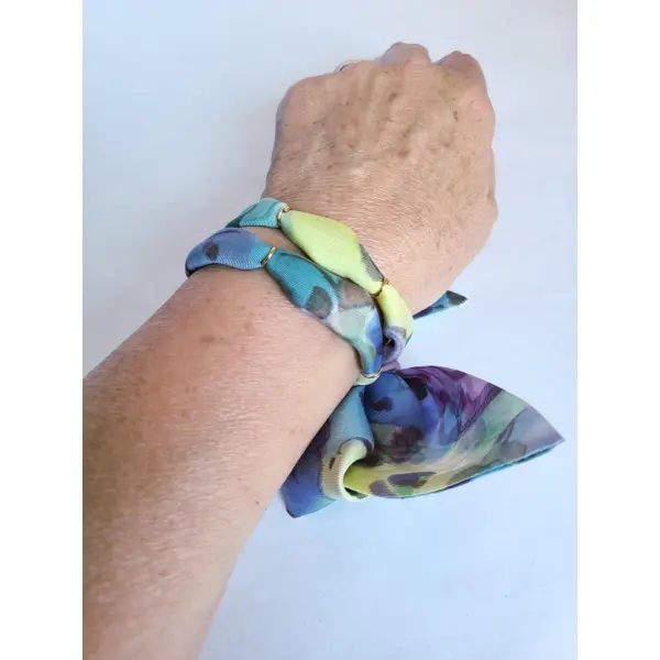 Bracelet en soie peint main fleuri