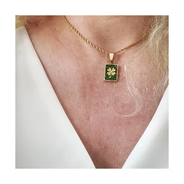 Collier trèfle émeraude – acier inoxydable doré