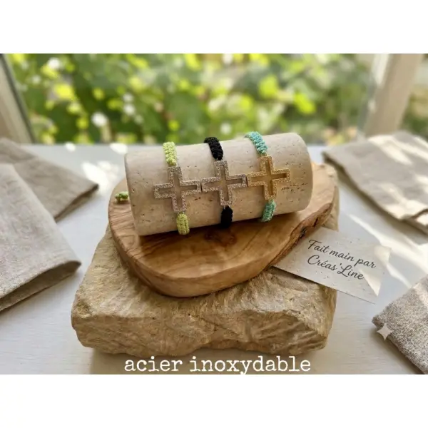 Bracelets réglables croix strassées