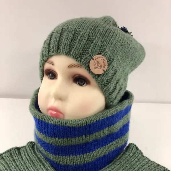 Ensemble bonnet/snood/mitaines 6/8 ans réf 4092
