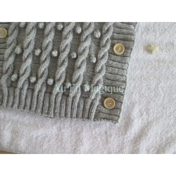 Poncho tricot laine couleur gris clair taille 2 ans