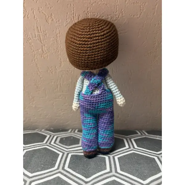 Petite poupée, jouet au crochet