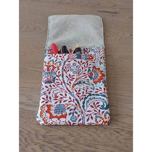 Pochette à crayons aimantées.