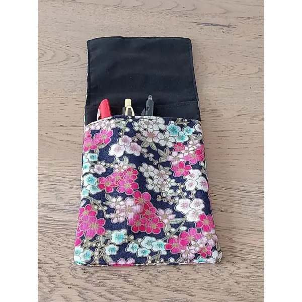 Pochette à crayons aimantées.