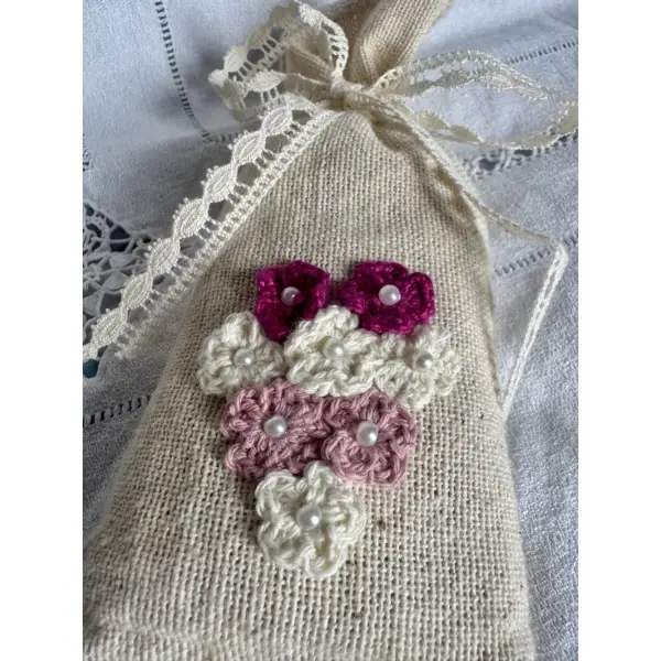 ** sachet de lavande fleuri chic ** dentelle, fleurs, perles