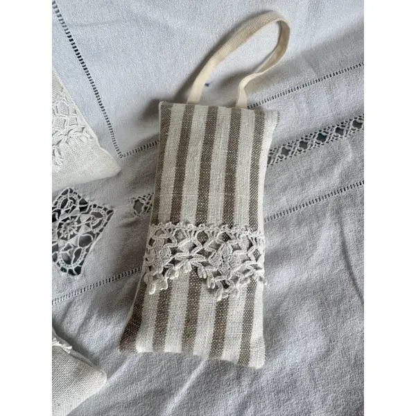 **lot 3 coussins shabby/déco/rétro ** lavande, dentelle, lin