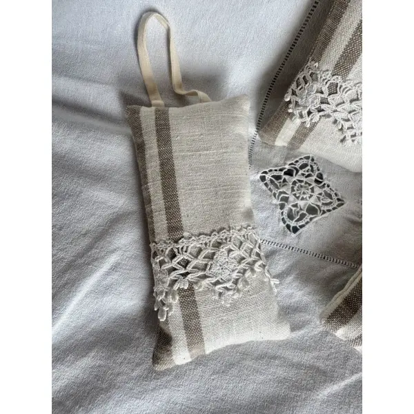 **lot 3 coussins shabby/déco/rétro ** lavande, dentelle, lin