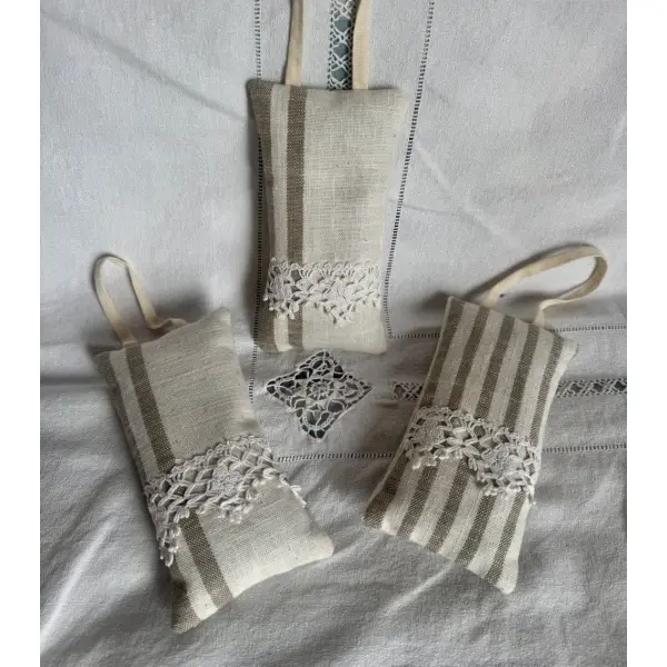 **lot 3 coussins shabby/déco/rétro ** lavande, dentelle, lin