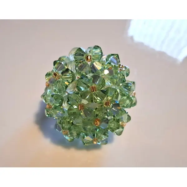 Bague copine vert clair en perles de cristal swarovski