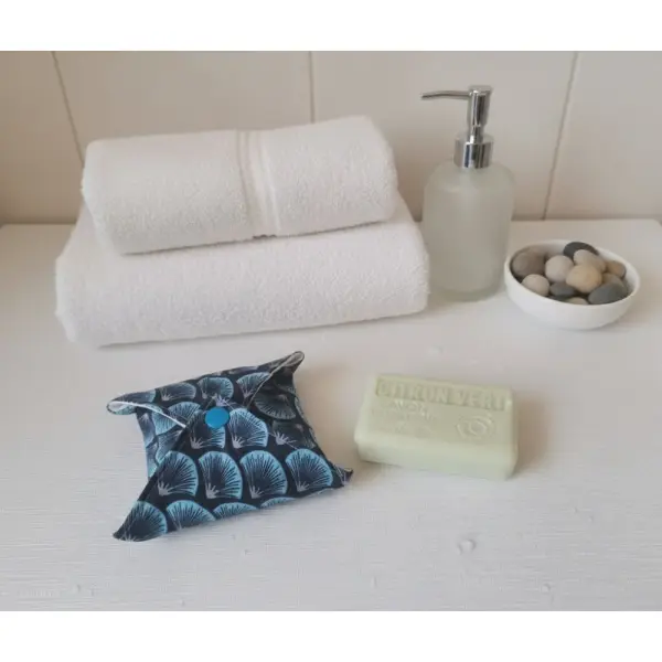 Pochette à savon tissus imprimé et doublée nid d'abeilles