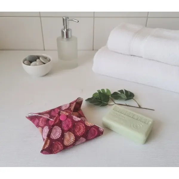 Pochette à savon tissus imprimé et doublée nid d'abeilles