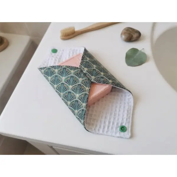 Pochette à savon tissus imprimé et doublée nid d'abeilles