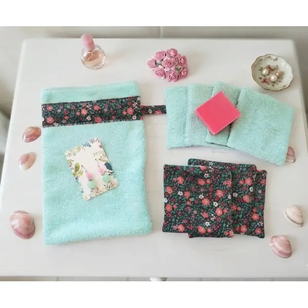 Box gant de toilette et 8 lingettes couleur vert