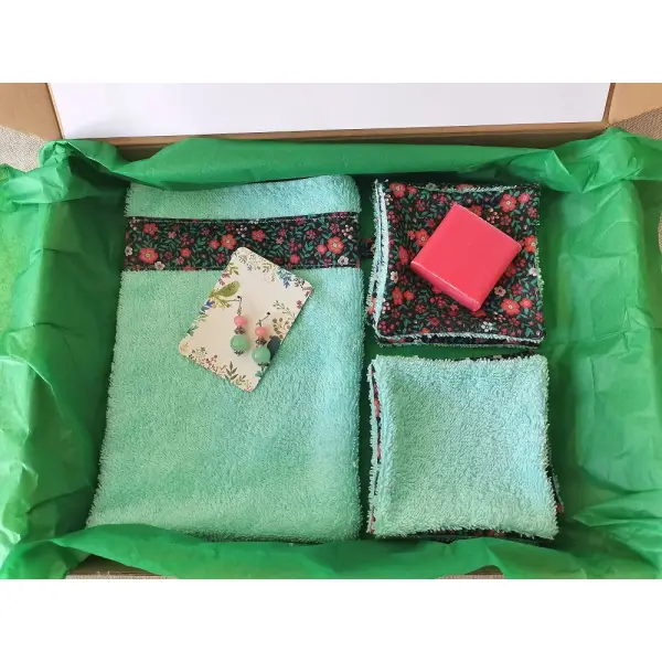 Box gant de toilette et 8 lingettes couleur vert