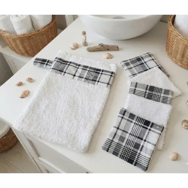 Box gant de toilette et 8 lingettes couleur noire et blanche