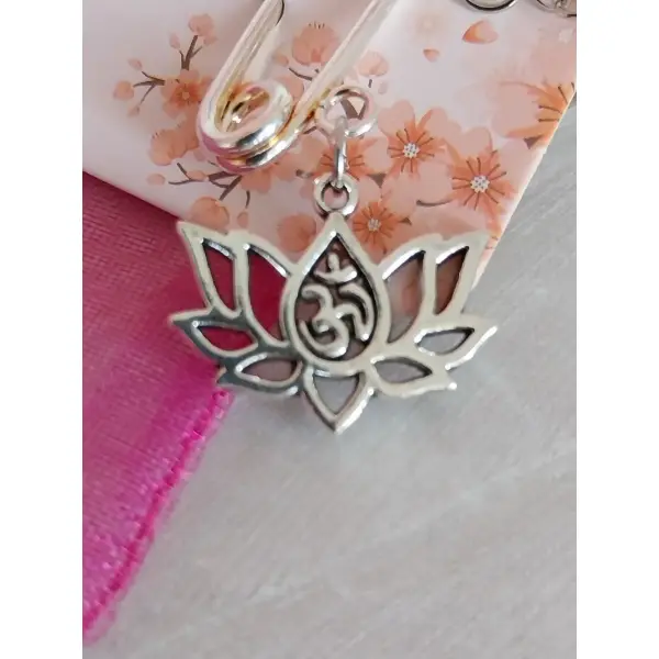 Broche épingle octobre rose
