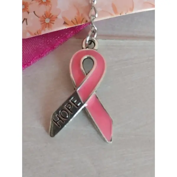 Broche épingle octobre rose