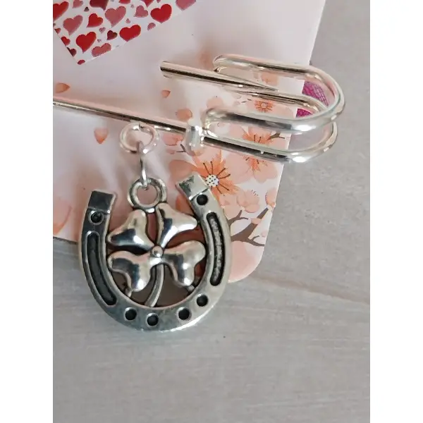 Broche épingle octobre rose