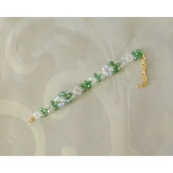 Bracelet avec de magnifique perles à facettes en verre