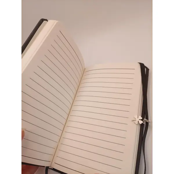 Carnet de notes porte-bonheur "alice et le trèfle"