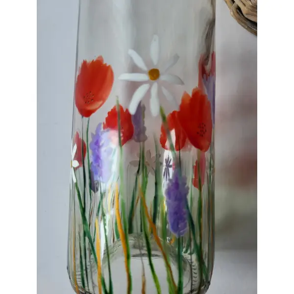 Bouteille en verre peinte d’un motif de coquelicots seconde vie des objets