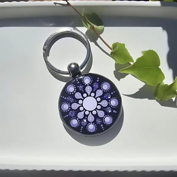 Porte-clés rond mandala peint recto verso violet pailleté