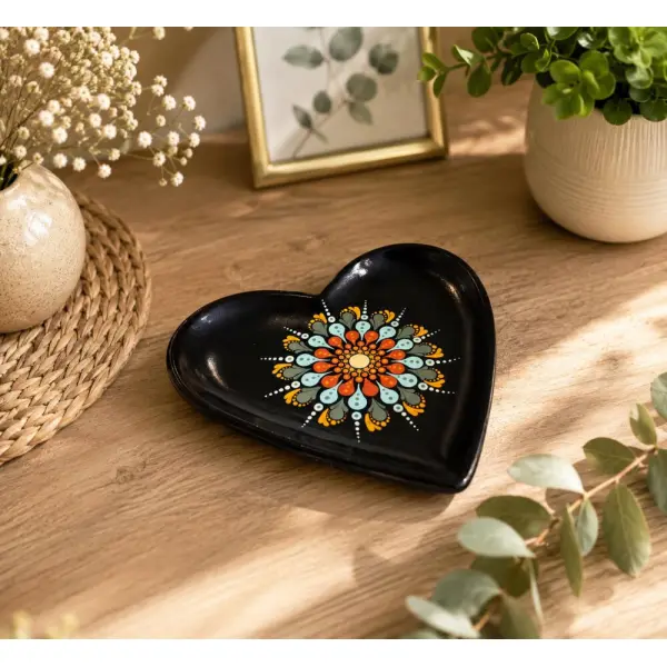 Coupelle cœur noire – mandala orange & vert peint à la main – vide-poche artisanal
