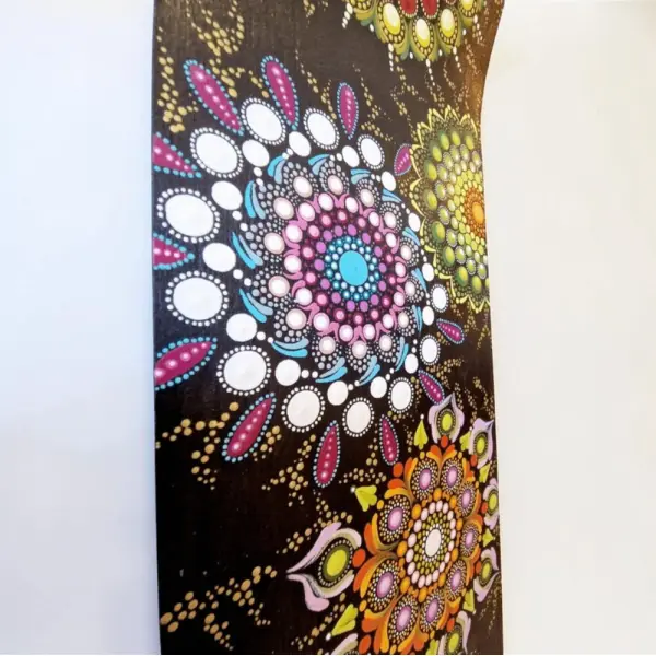 Skateboard décoratif mandala – peint à la main en dot painting – pièce unique