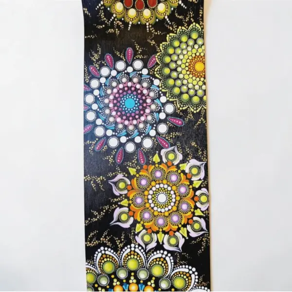 Skateboard décoratif mandala – peint à la main en dot painting – pièce unique
