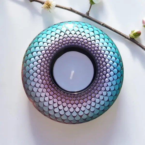 Bougeoir mandala bleu, vert d’eau & violet en plâtre résine – peint à la main