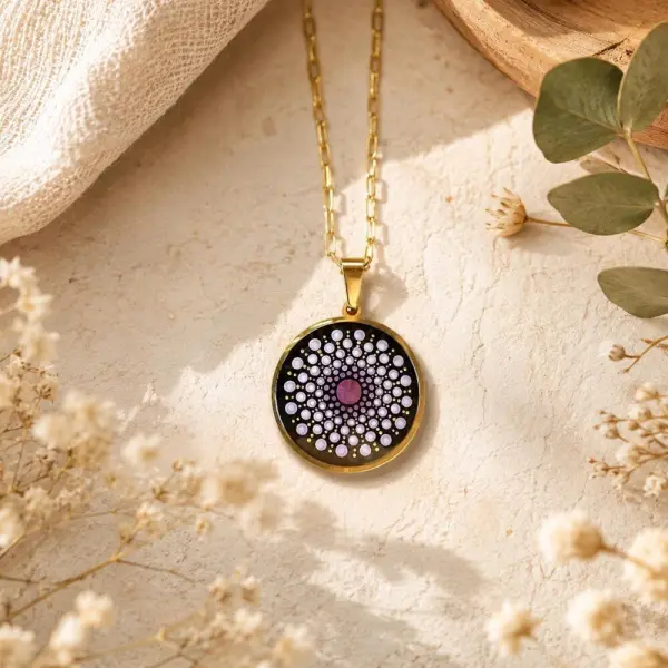 Collier mandala rose & doré en acier inoxydable – peint à la main