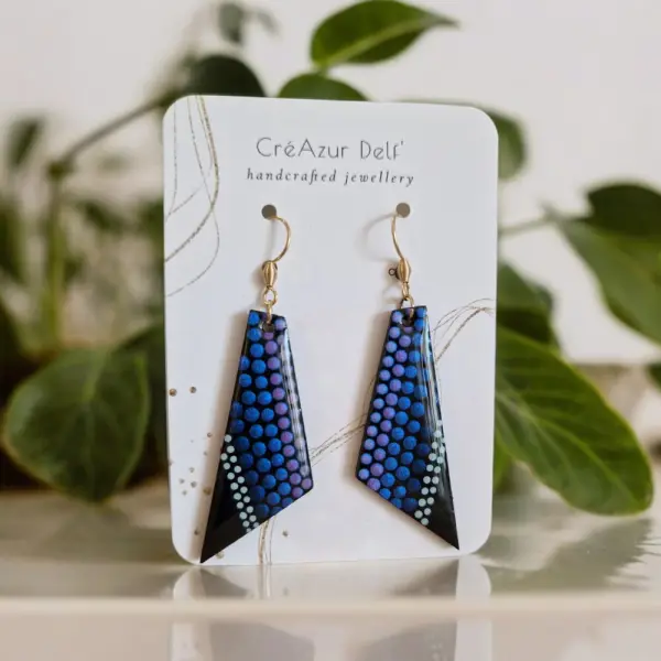 Boucles d’oreilles en bois violet & bleu – peintes à la main