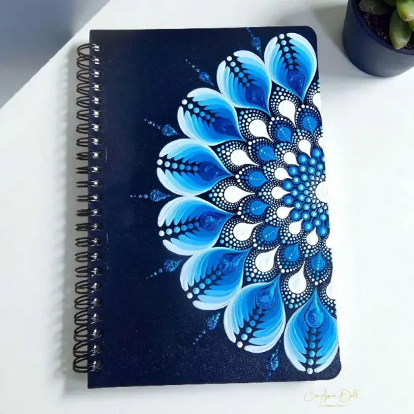 Carnet bleu marine – mandalas bleu & blanc peints à la main