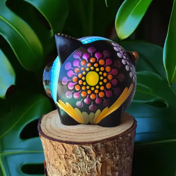 Petit cochon décoratif en plâtre résine – mandala multicolore peint à la main