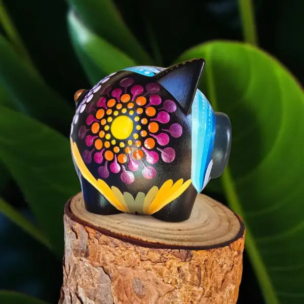 Petit cochon décoratif en plâtre résine – mandala multicolore peint à la main