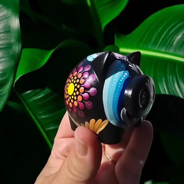 Petit cochon décoratif en plâtre résine – mandala multicolore peint à la main