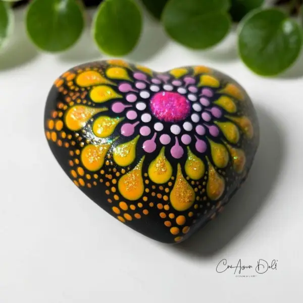 Petit cœur mandala orange & rose métallisé – peint à la main