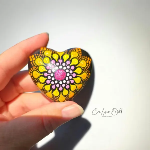 Petit cœur mandala orange & rose métallisé – peint à la main