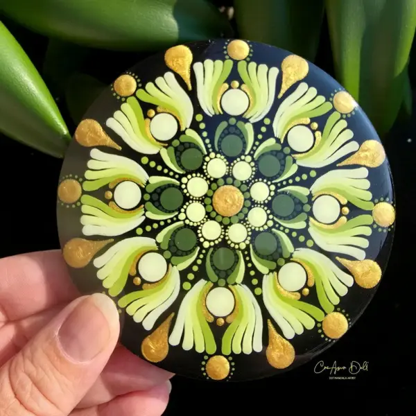 Dessous de verre mandala vert & doré – peint à la main