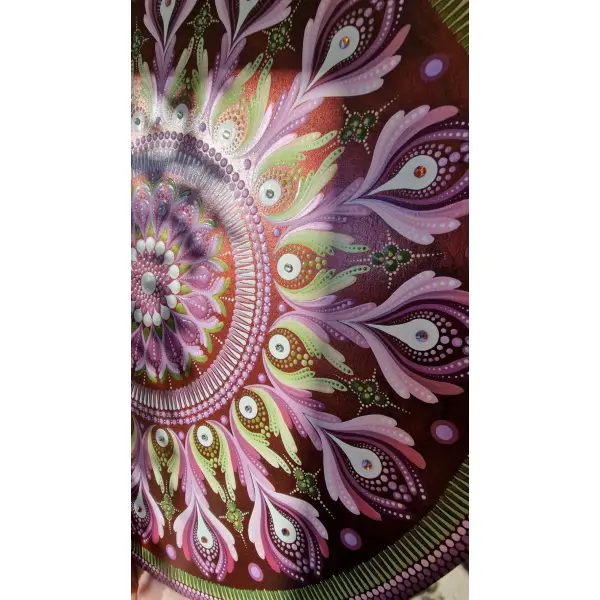 Tableau mandala en bois 40 cm – rose, prune & vert tendre avec strass – pièce unique
