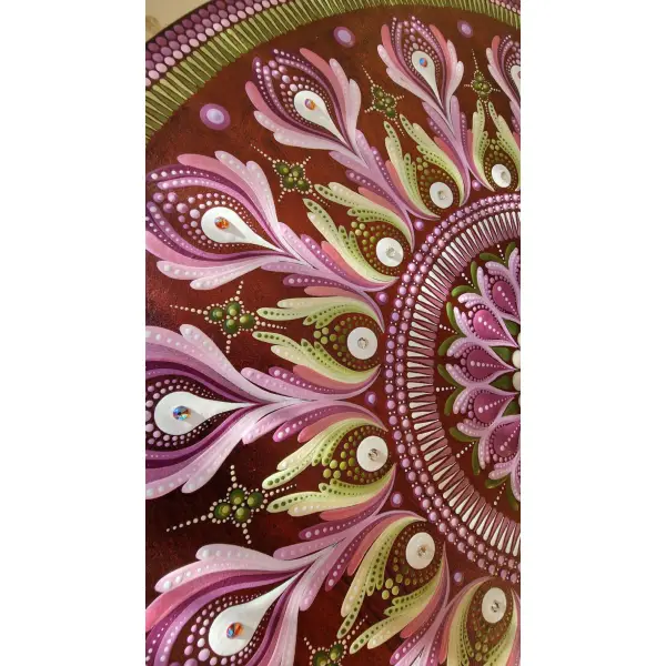 Tableau mandala en bois 40 cm – rose, prune & vert tendre avec strass – pièce unique
