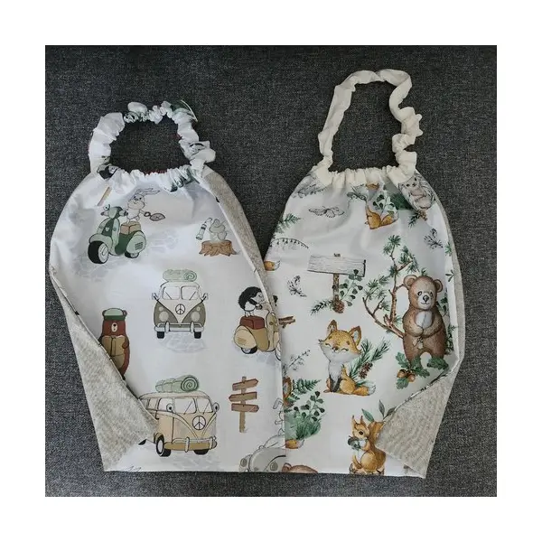 2 serviettes de table - grands bavoirs, serviettes cantine, maternelle, école, loisirs (thème : animaux de la forêt et voitures)