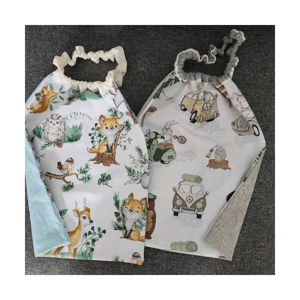 2 serviettes de table - grands bavoirs, serviettes cantine, maternelle, école, loisirs (thème : animaux de la forêt et voitures)