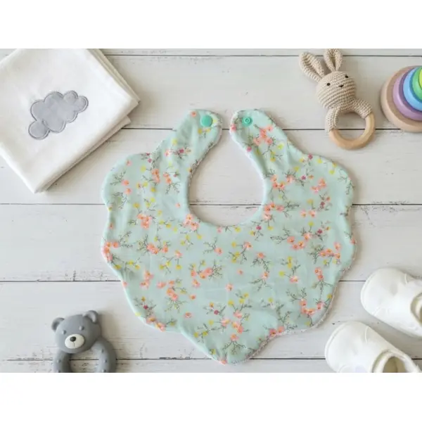 Bavoir naissance fleur coton imprimé et éponge