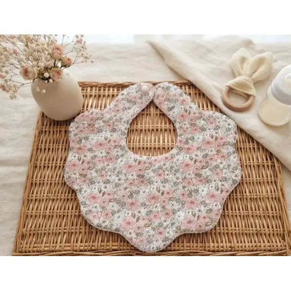 Bavoir naissance fleur coton imprimé et éponge