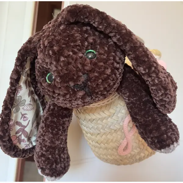 Célestin le lapin au crochet — un compagnon aux oreilles liberty